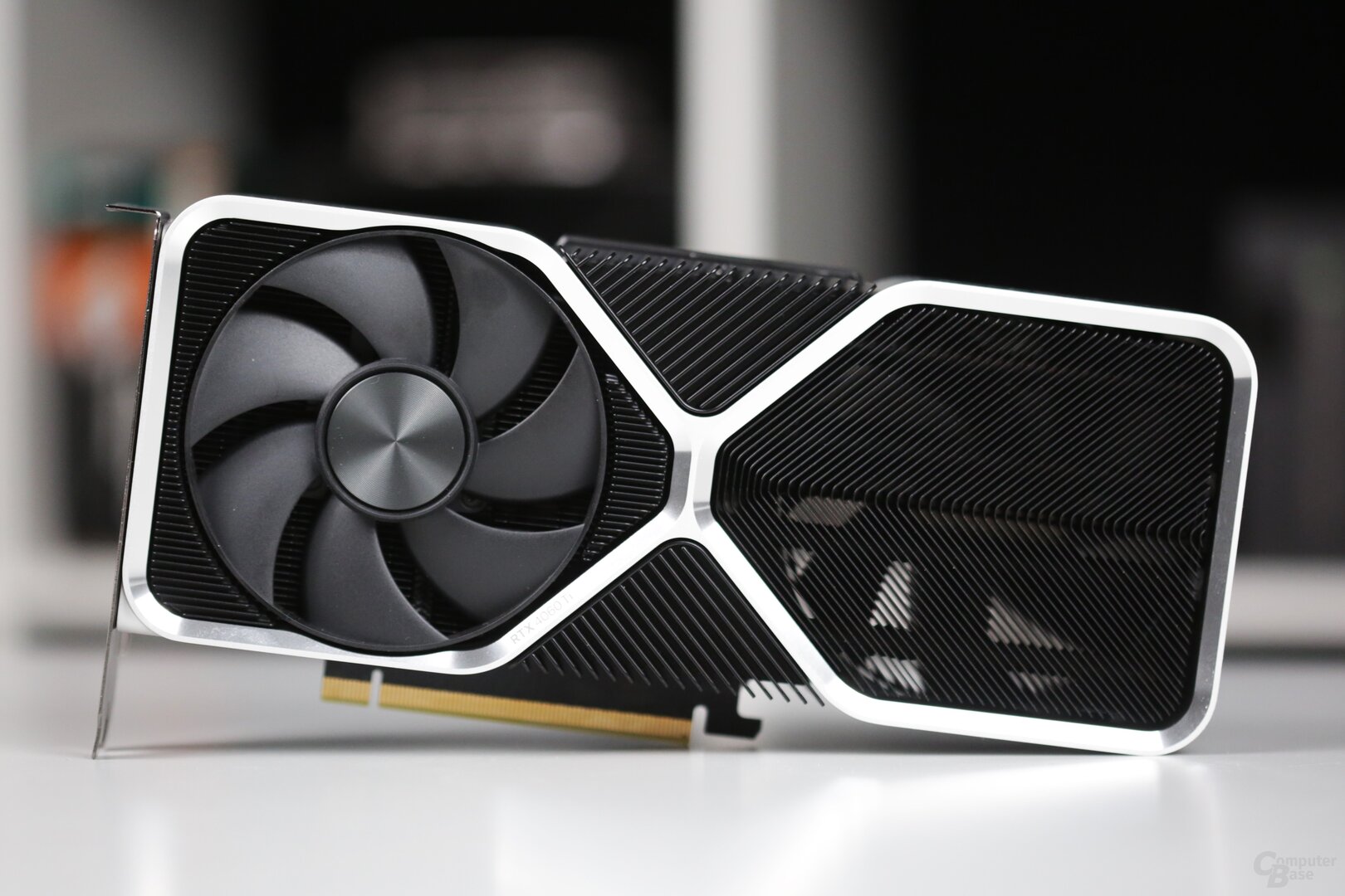 Nvidia GeForce RTX 4060 Ti 8 GB Founders Edition (Vorderseite)