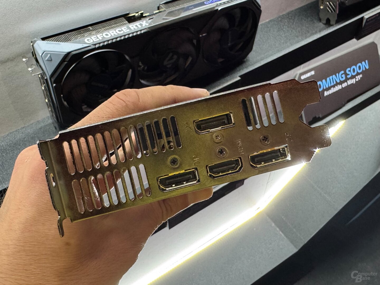 Bei Gigabyte gibt es dreimal DisplayPort und einmal HDMI 2.1