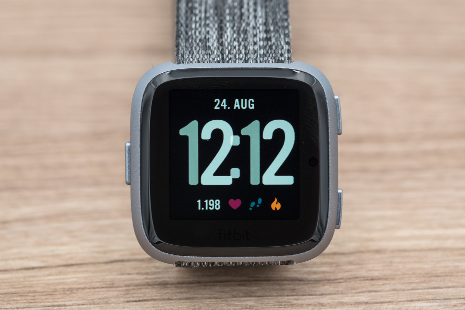 Fitbit Versa im Test: Display im Detail
